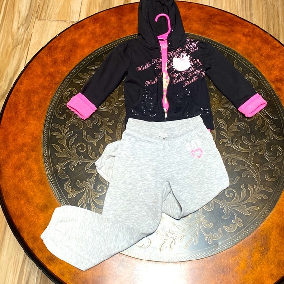 Girls Bundle Gap Kids Sweats The Children’s Place Shirt & Hello Kitty Sweatshirt - Picture 3 of 17